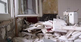 Демонтаж хрущевки в Алапаевске - удаление старых полов и стен по выгодной цене от 1773 рублей.