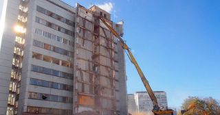 Демонтаж многоэтажного дома Алапаевск, цена от 3702 руб.